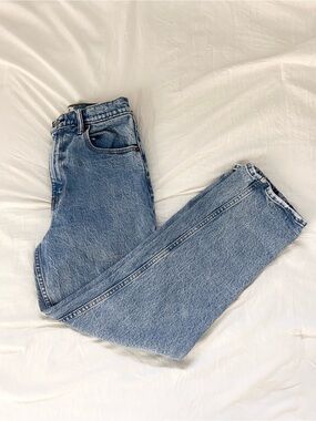Abercrombie & Fitch “The 90s Ultra High rise”